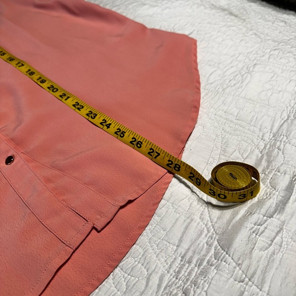 Maurices XL blush pink flowy blouse vneck gold buttons back pleat extra button - Picture 8 of 8